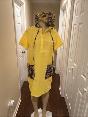 Yellow Short-Sleeve Midi Dress with Contrast Pocket and Hood